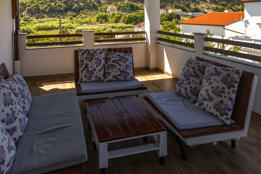 meble ogrodowe z desek