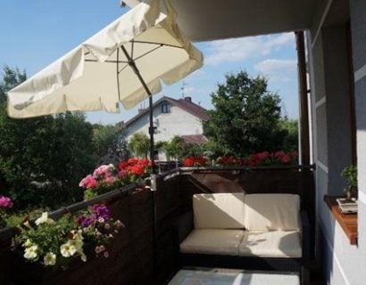 parasol na balkon mocowany do barierki