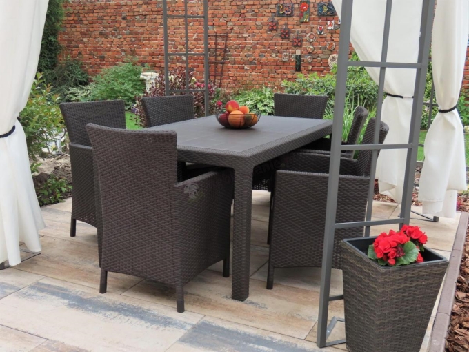 stół krzesła plastikowe do ogrodu