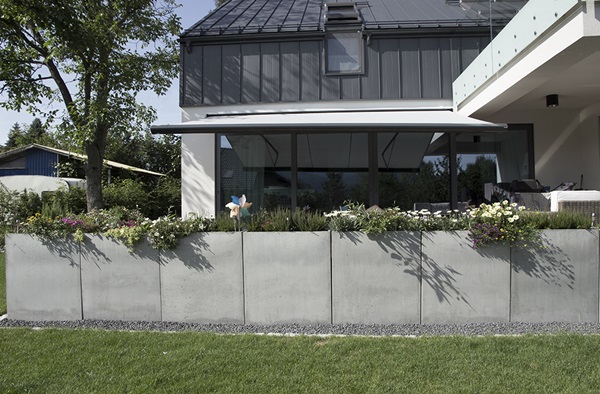 Beton architektoniczny w aranżacji tarasu na stabilnym podłożu