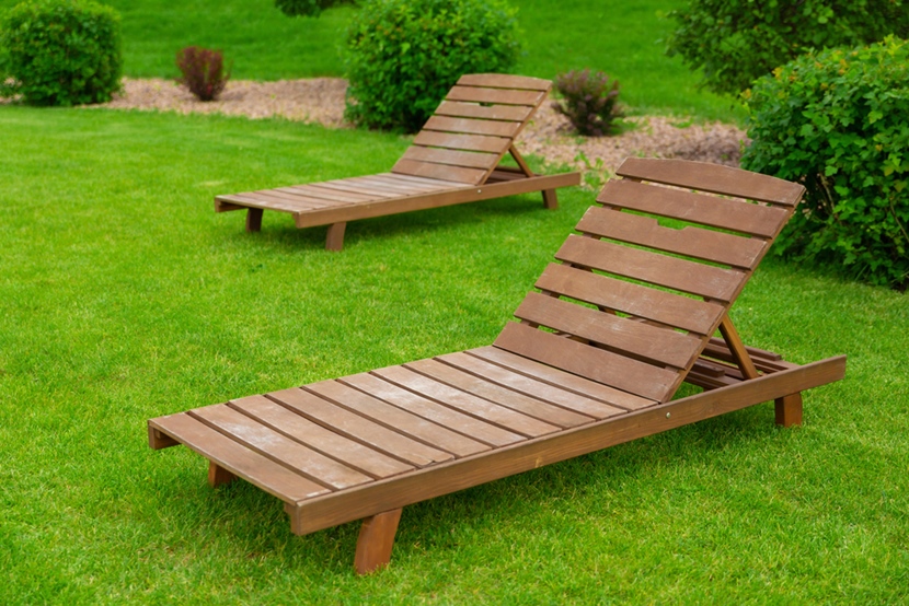 Leżak ogrodowy drewniany DIY – jak zrobić go samemu?