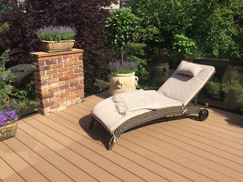 Leżak technorattan - jaki model wybrać?