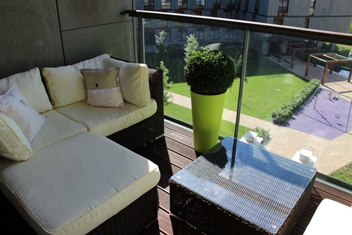 Meble balkonowe z technorattanu - przegląd możliwości