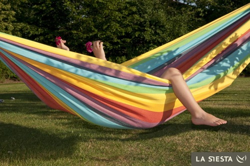 Hamaki dla dzieci czyli leniwy wypoczynek w ogrodzie