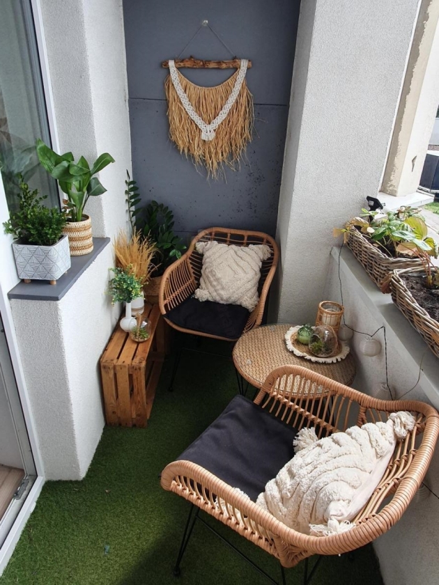 mały balkon w stylu boho