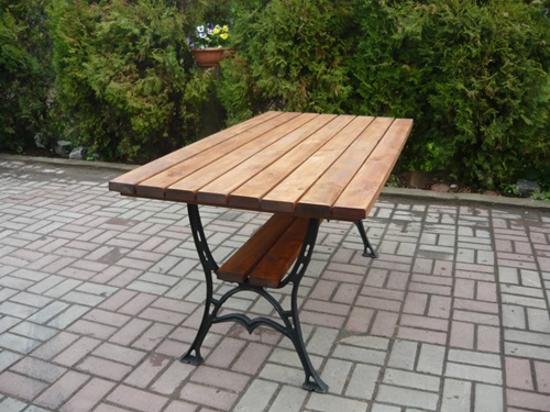 Czym pomalować drewniany stół ogrodowy? Konserwacja i pielęgnacja