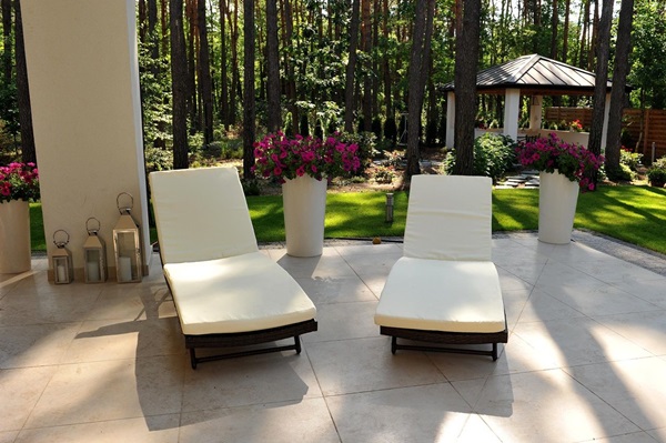 Poduszka na leżak ogrodowy – jaką wybrać?