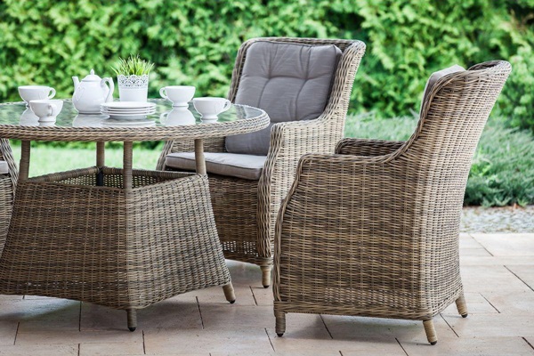 meble rattan naturalny fotel wypoczynkowy i stół