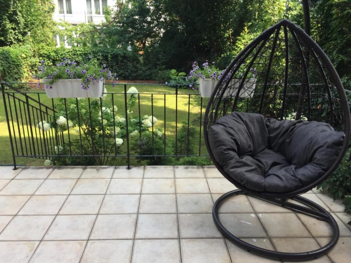 Huśtawka na balkon – idealna do różnych form wypoczynku