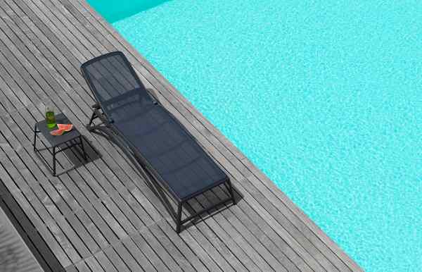 leżak plastikowy plażowo basenowy
