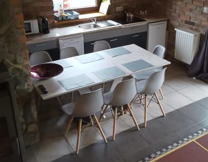 Stół rozkładany z 6 krzesłami