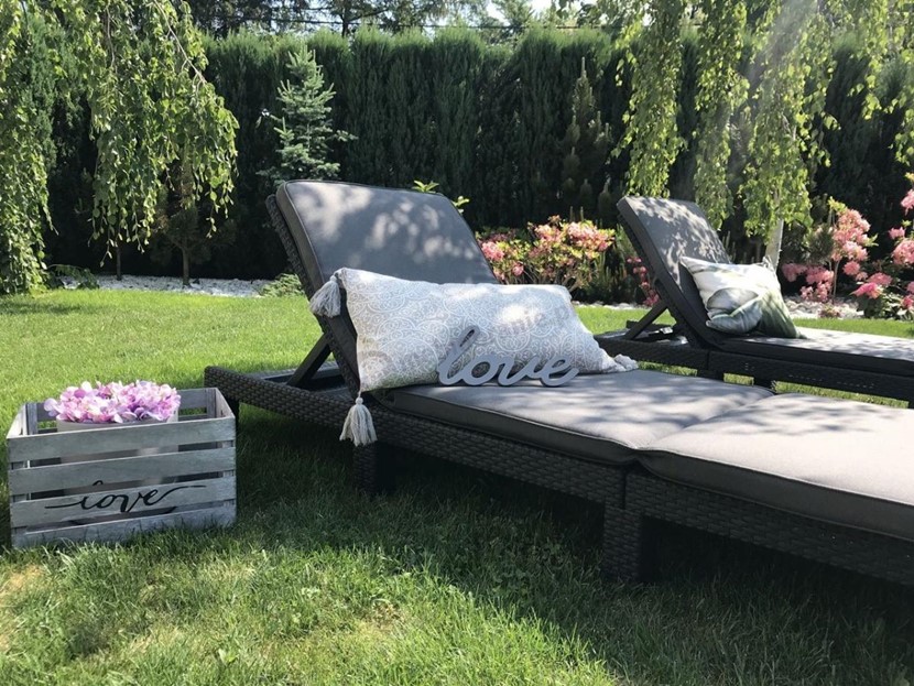 Leżak ogrodowy, fotel ogrodowy, sofa ogrodowa? Co wybrać do wypoczynku w ogrodzie, na tarasie?