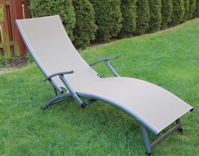 Metalowy leżak na balkon