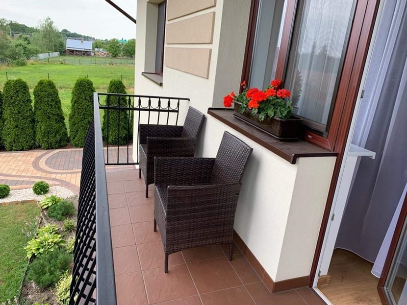 Jakie meble ogrodowe na mały taras, balkon?