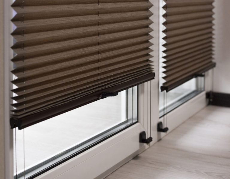 Rodzaje rolet wewnętrznych jakie rolety wybrać? Porady Meblobranie.pl