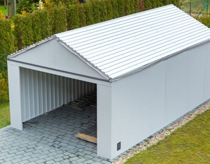 Kostka brukowa pod garażem blaszanym