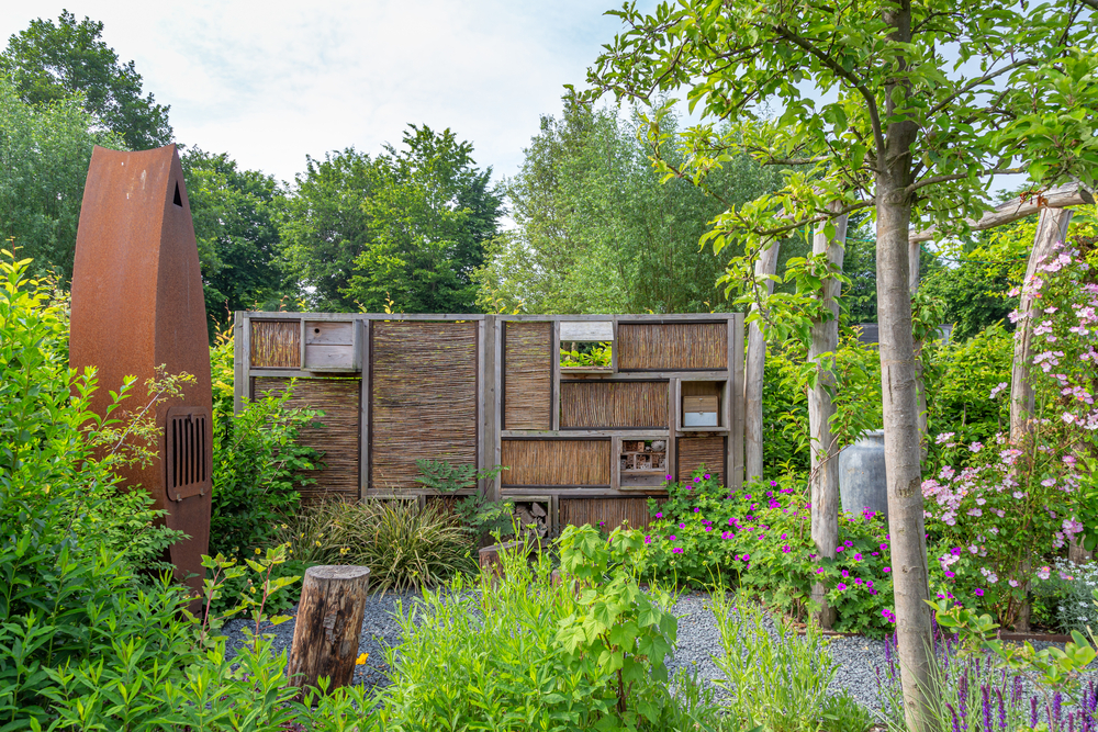 Stal corten w ogrodzie