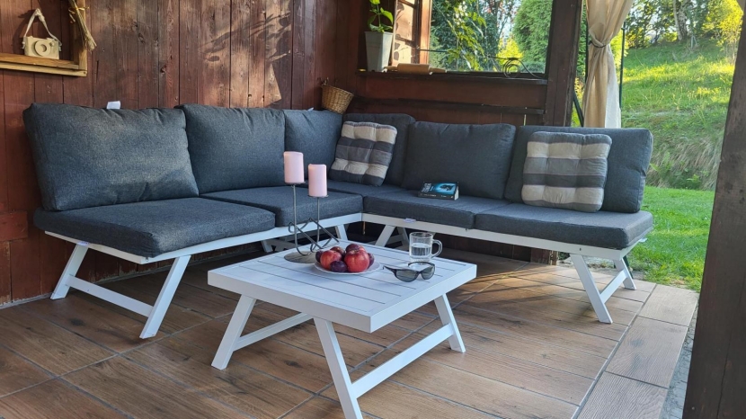 Ile powinna wynosić wysokość stolika kawowego na tarasie?