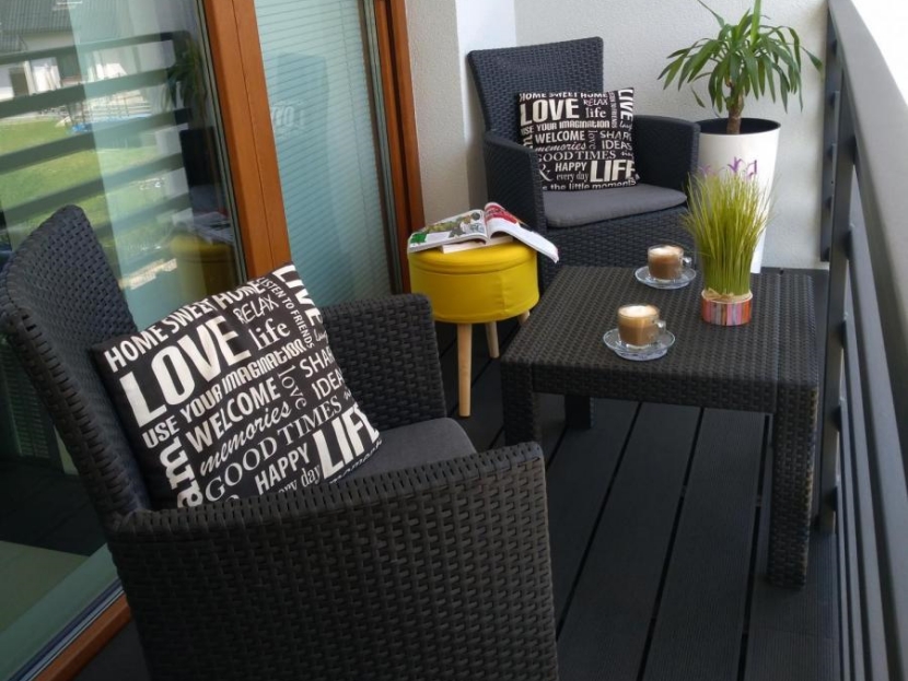 bardzo mały balkon inspiracje