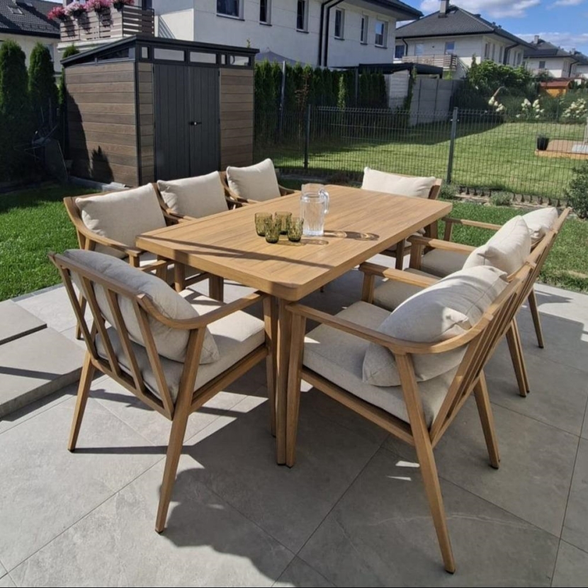 jadalnia na tarasie z meblami aluminiowymi Else