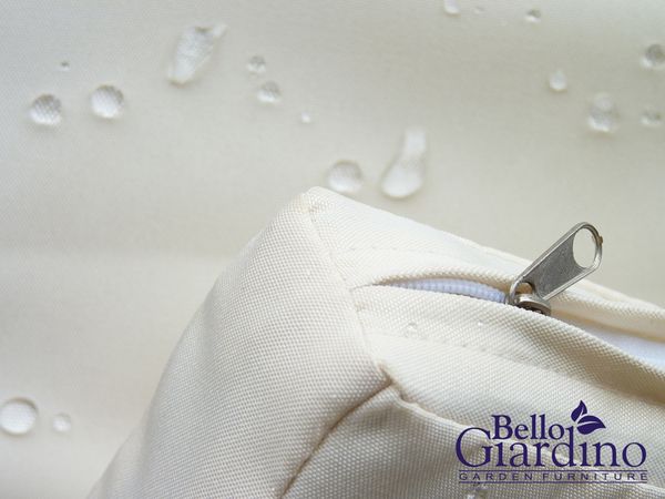 Poduszki zawarte w zestaweie stołowym Adorazione