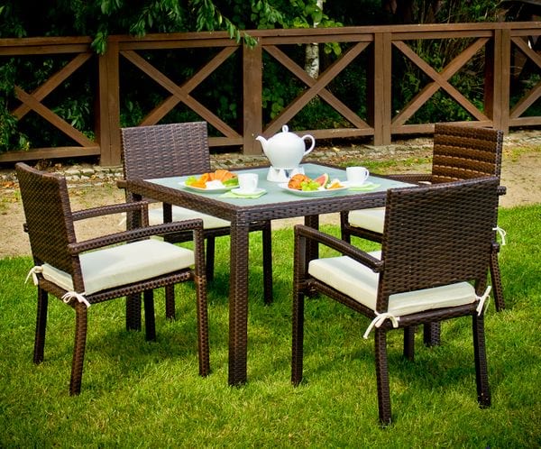 Zestaw mebli Adorazione w ogrodowej aranżacji