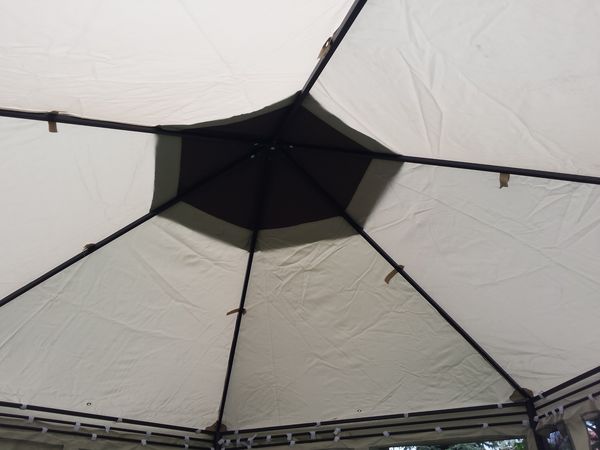 Pawilon ogrodowy z moskitierą Samos Ecru od wewnątrz