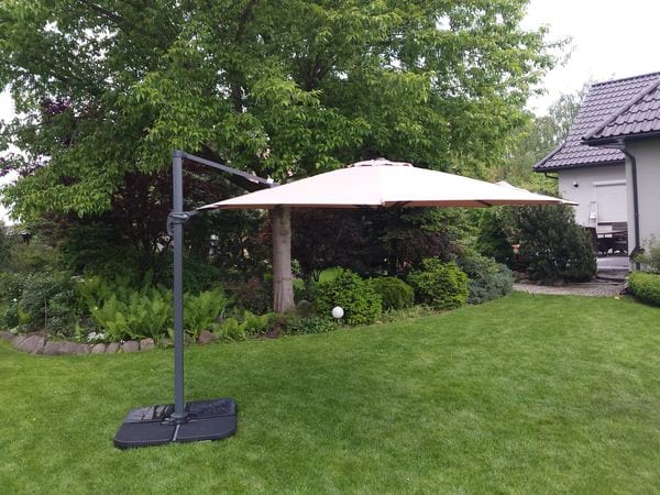 Parasol Ewa z profilu