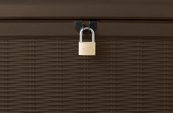 Skrzynia na balkon Keter Borneo Box 400L - zamkniecie