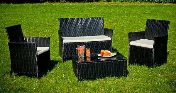 Zestaw mebli Comodo czarny w ogrodzie