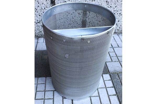 Metalowy wkład z popielniczką do kosza na śmieci do wbetonowania