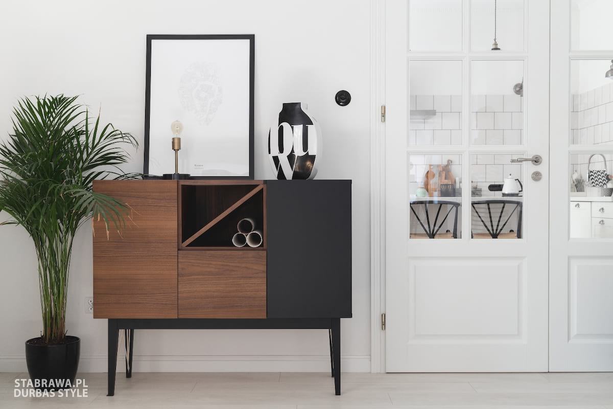 Mały bufet 2B czarna wstawka aranżacja