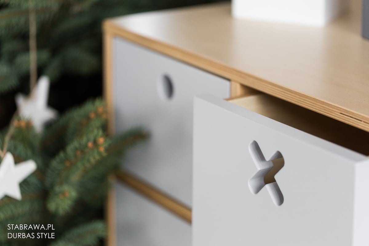 Komoda szara kółko i krzyżyk uchwyty