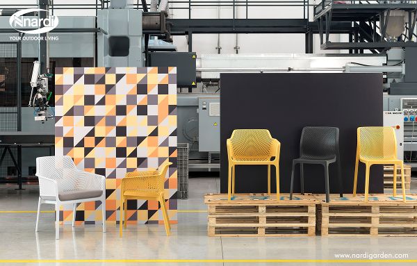 Nardi Net nowoczesne krzesło do ogrodu w futurystycznej aranżacji