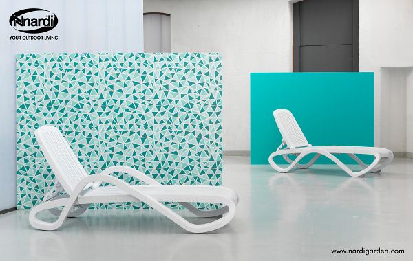 Nardi Eden leżak ogrodowy regulowany w nowoczesnej aranżacji