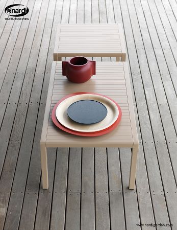 Nardi Aria 60 mały stolik ogrodowy na przydomowym tarasie