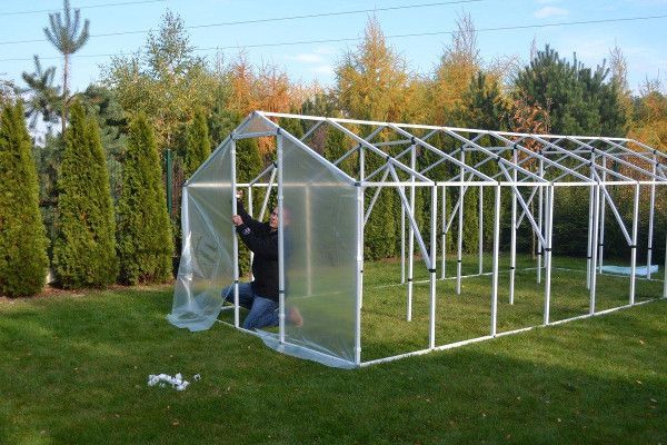Montaż tunelu Ogórek do ogrodu