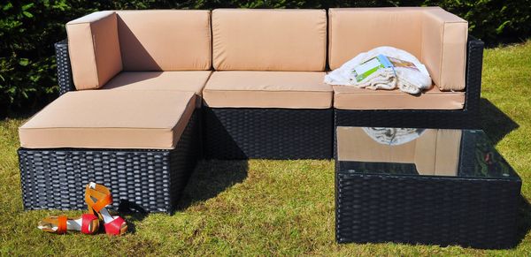 Zestaw Tinto Czarny w ogrodzie