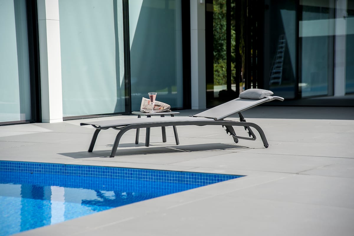 Alexander Rose Portofino Lite leżak ogrodowy 470 - aranżacja