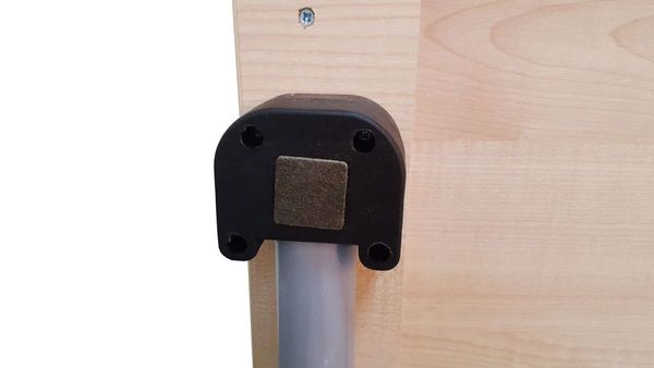 Stopki do sztaplowania stołów konferencyjnych składanych