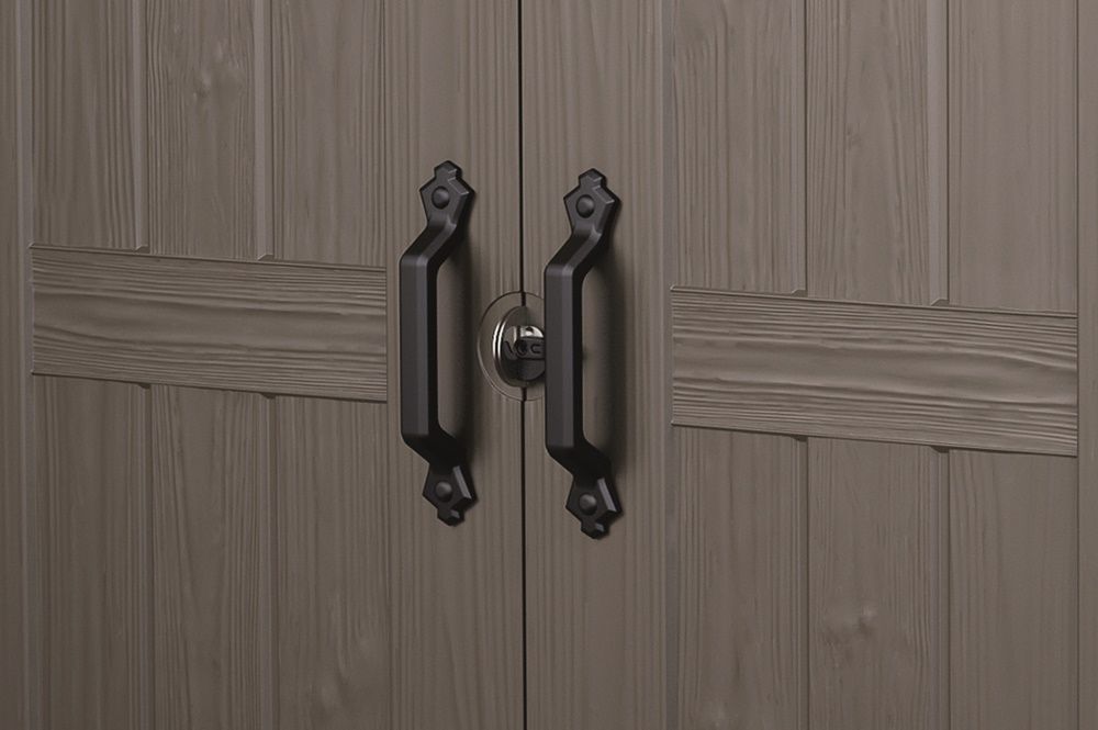 Factor 8x8 drzwi w domku ogrodowym