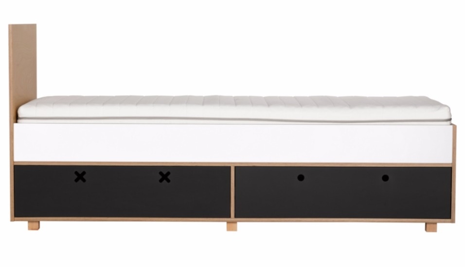 Łóżko czarne kółko i krzyżyk