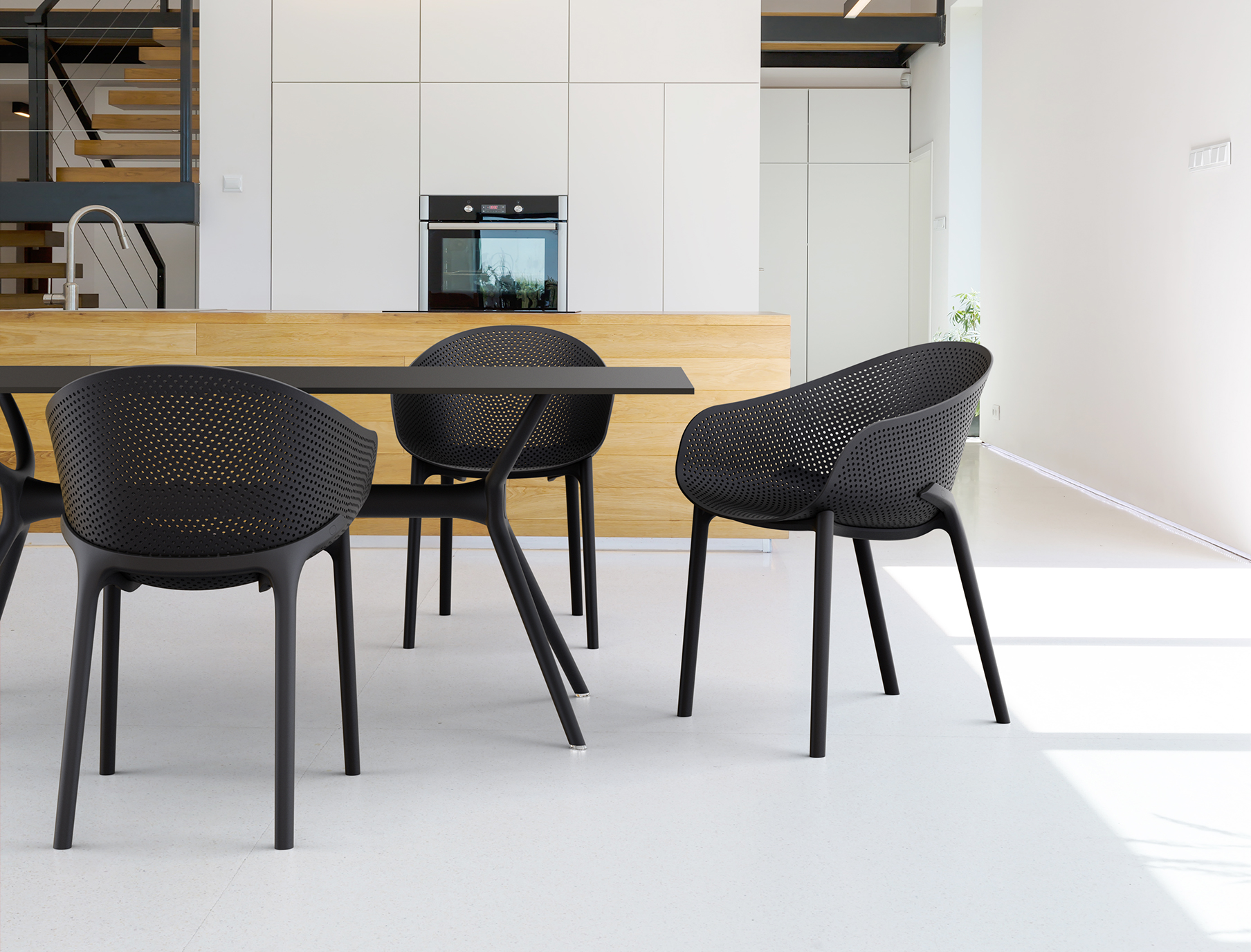 Nowoczesny stół z tworzywa Air Table 180 Black - aranżacja