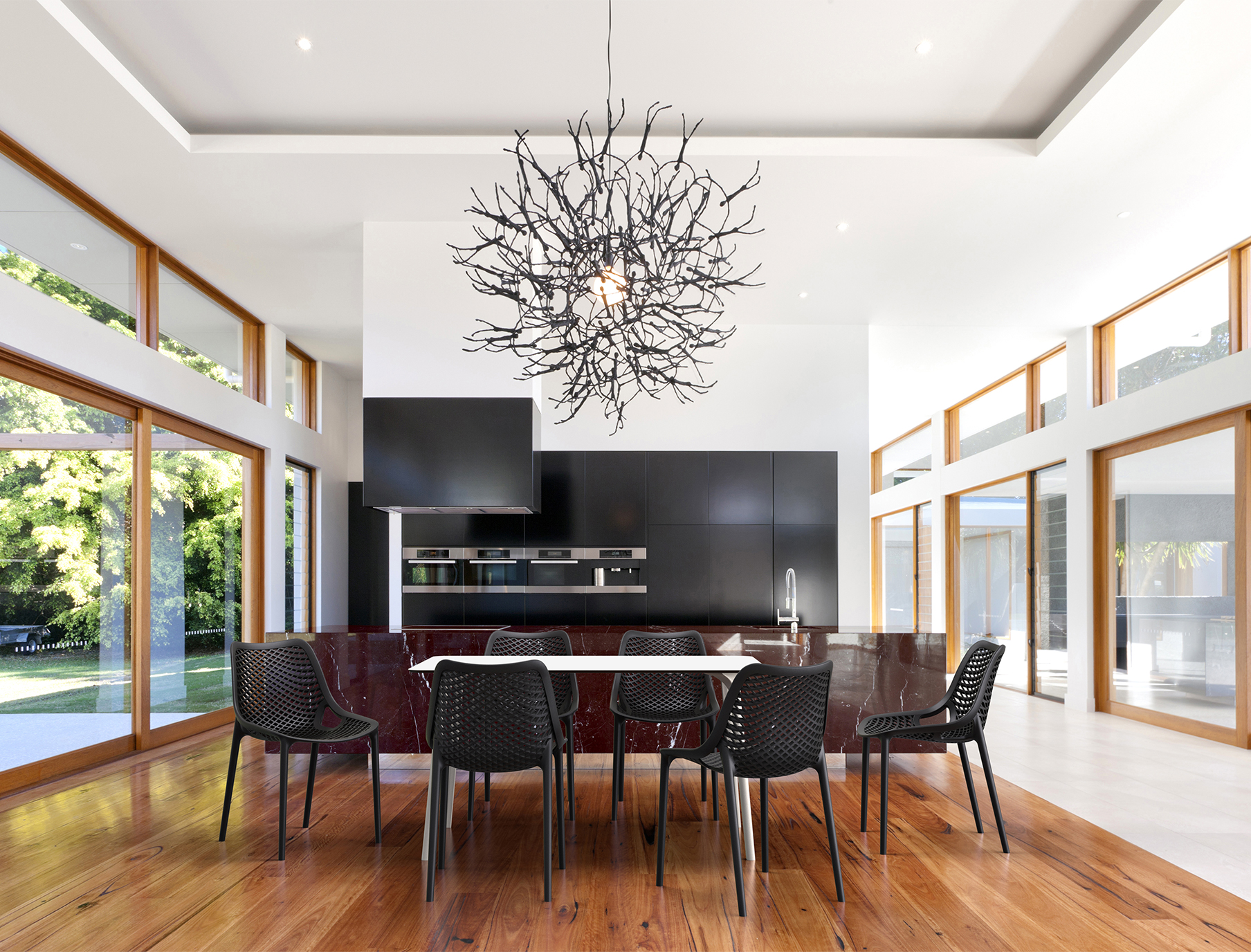 Air Black - proste krzesło ażurowe z tworzywa - aranżacja jadalni