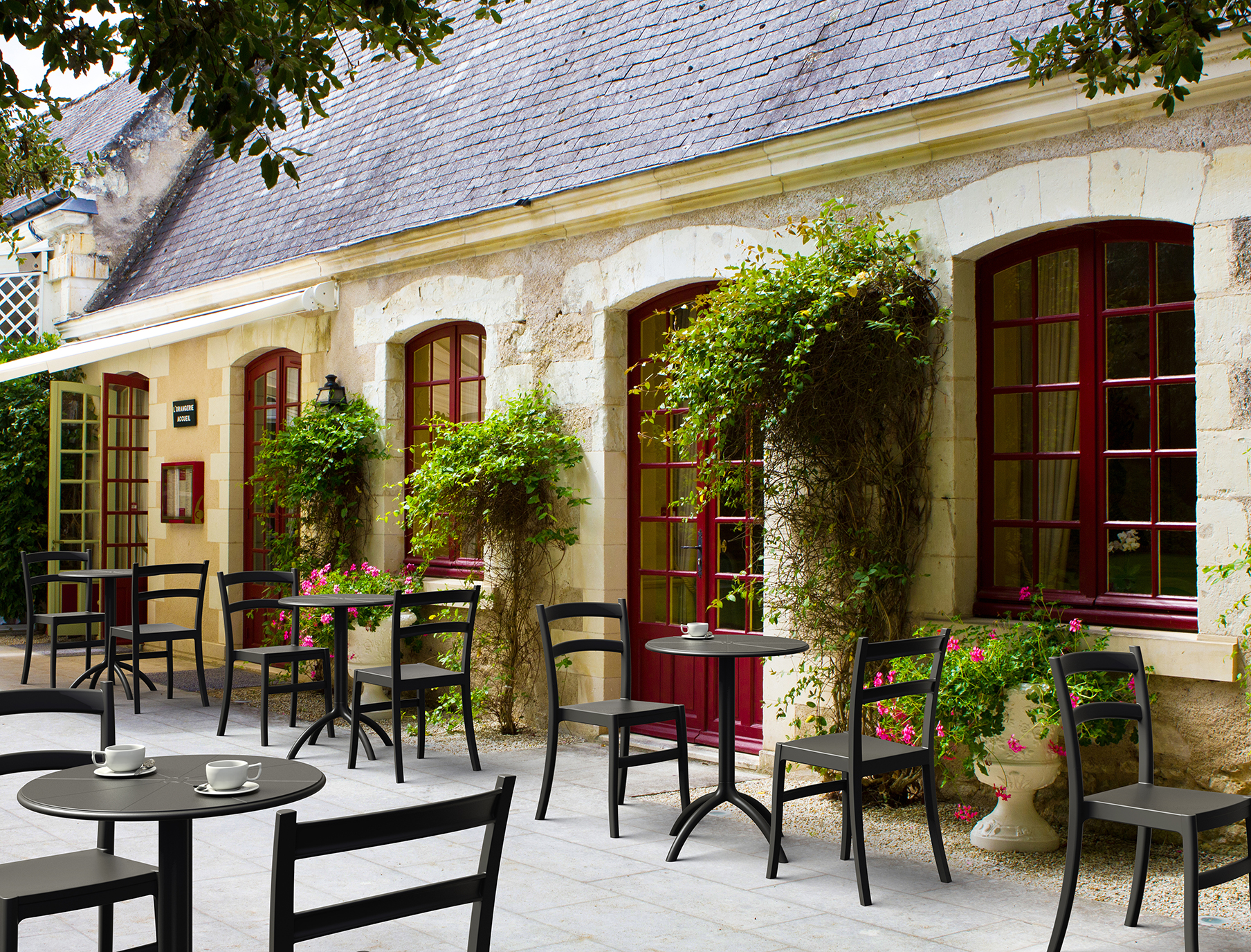 Tiffany Black krzesło bankietowe proste z tworzywa - aranżacja orodu