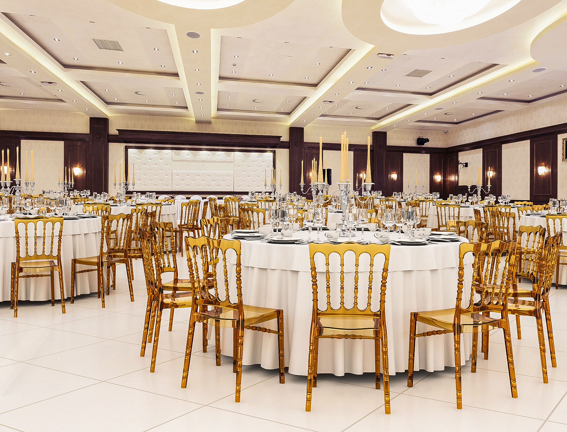 Bankietowe krzesło przezroczyste Opera Bursztynowe aranżacja wnętrza