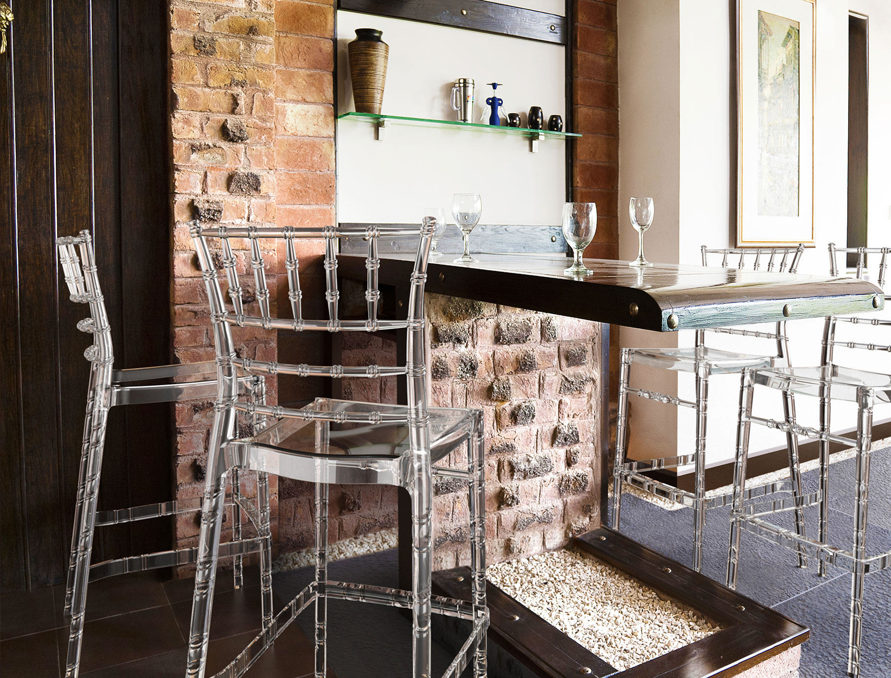 Krzesło hoker przezroczysty Chiavari Bar 75 - aranżacja