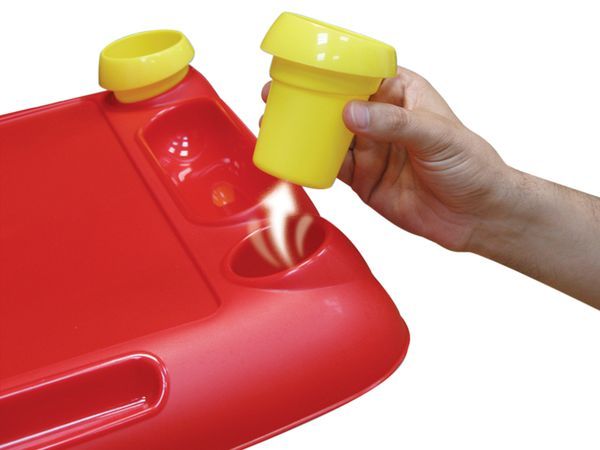 Zbliżenie na stolik Sit and Draw Keter