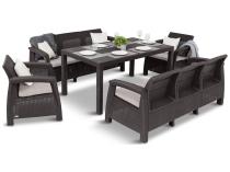 Brązowe meble ogrodowe z wysokim stołem