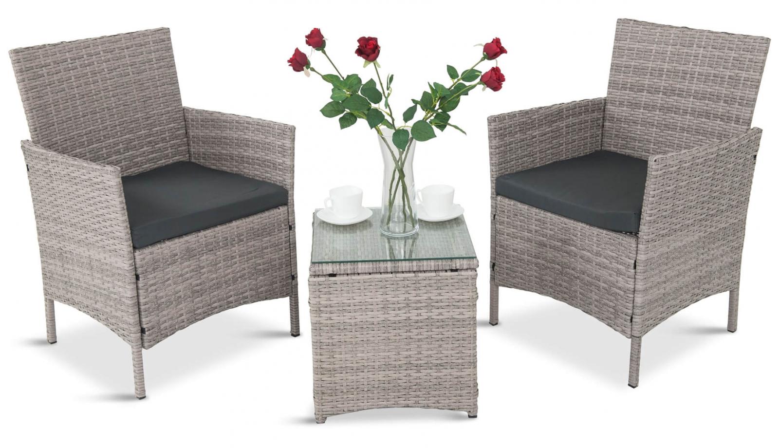 Jasnoszare meble balkonowe z technorattanu